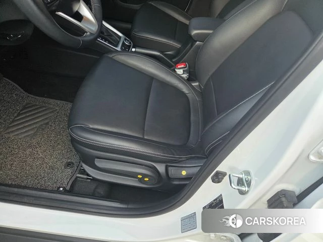 Hyundai Venue 2023 Белый из Кореи, фото 6