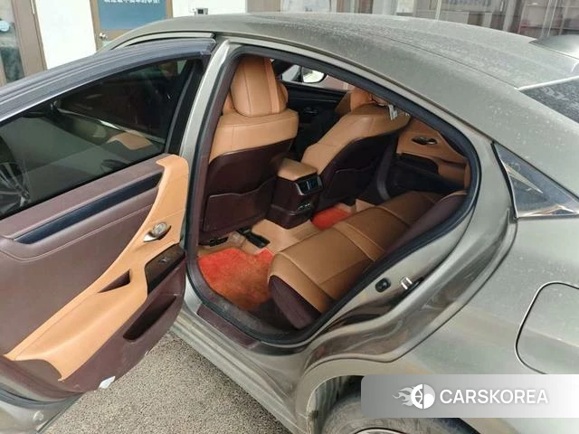 Lexus ES id 4274382 из Китая 8