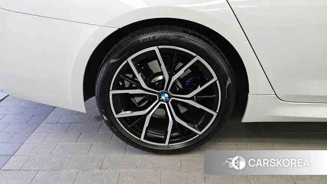 BMW 5 Series (G30) id 3935027 из Кореи 15