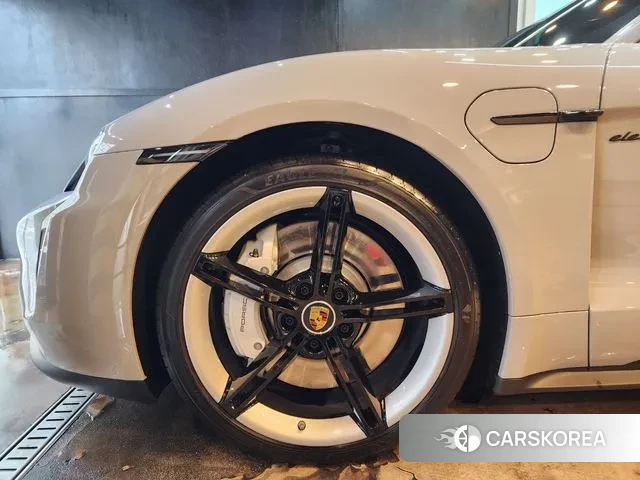 Porsche Taycan 2023 Серебристо-серый из Кореи, фото 5