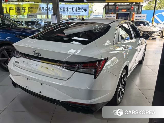 Hyundai Elantra 2023 Белый из Китая, фото 5