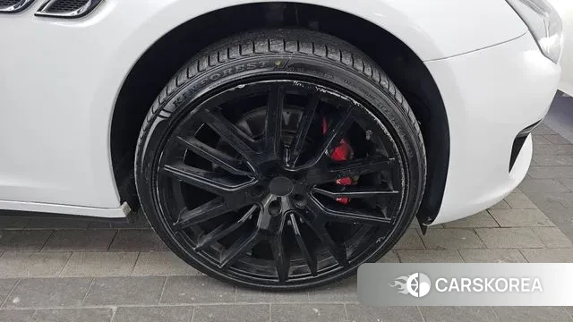 Maserati Quattroporte id 3631728 из Кореи 15