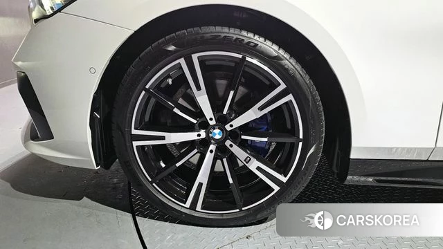 BMW 5 Series (G60) id 3792789 из Кореи 15