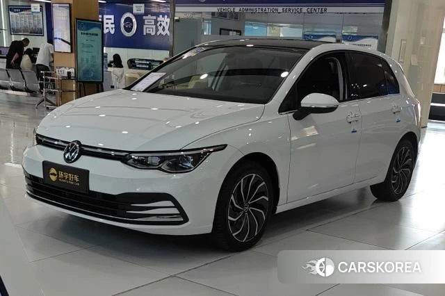 Volkswagen Golf 2024 Белый из Китая, фото 5
