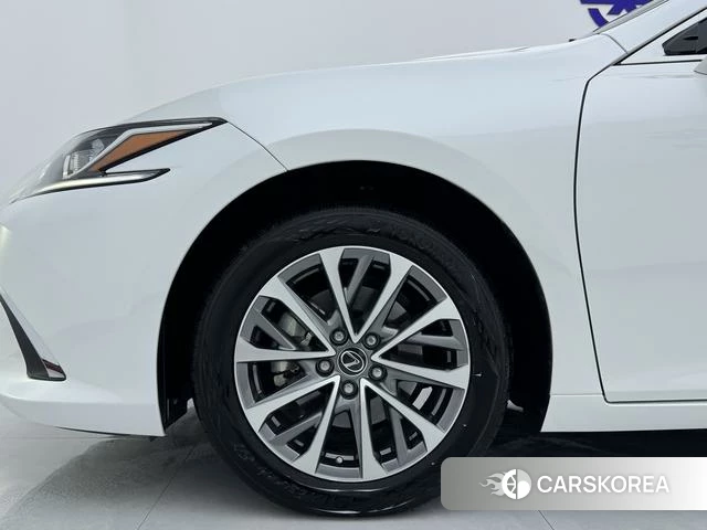 Lexus ES id 4301644 из Китая 15