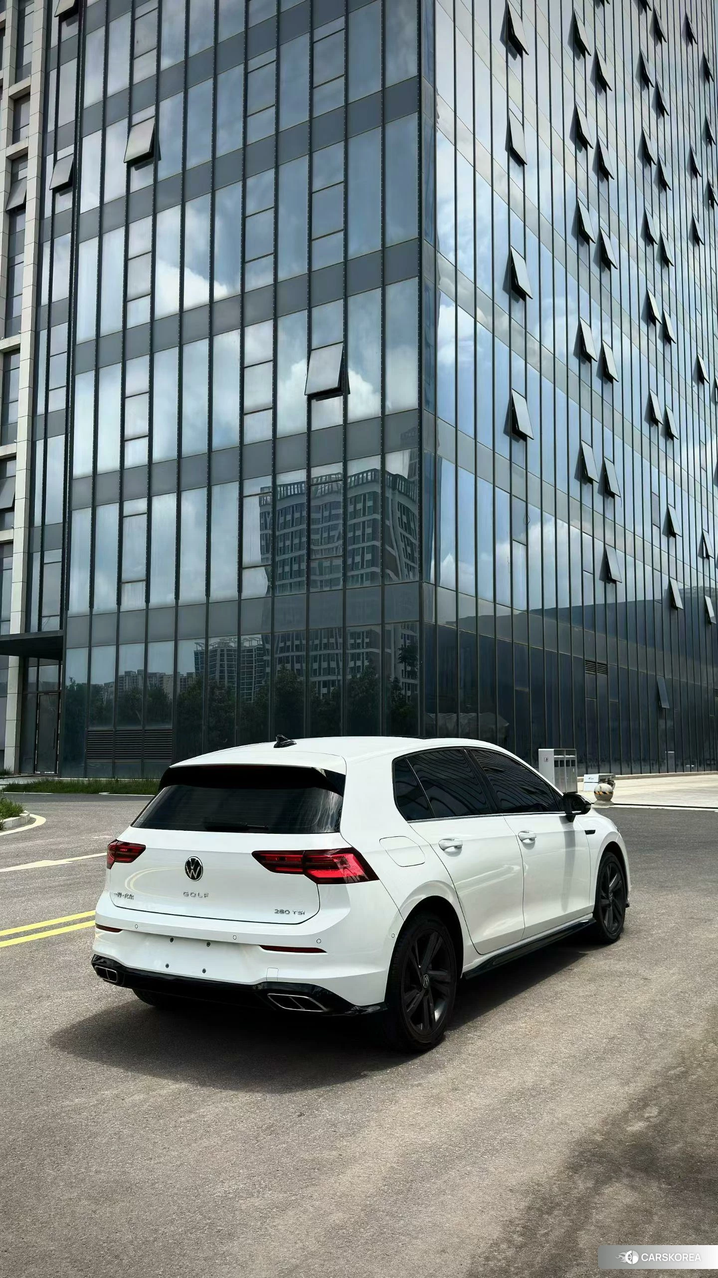 Volkswagen Golf 2023 Белый из Китая, фото 5