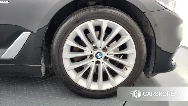 BMW 5 Series (G30) id 3403284 из Кореи 15