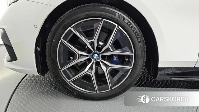 BMW 5 Series (G60) id 4602168 из Кореи 28