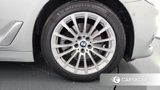 BMW 5 Series (G30) id 3391087 из Кореи 15