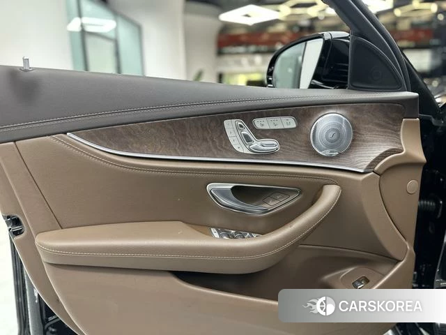 Mercedes-Benz E-class id 4259184 из Китая 18