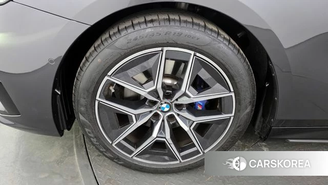 BMW 5 Series (G60) id 4307923 из Кореи 15