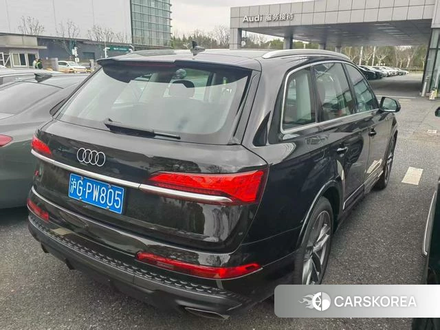 Audi Q7 2026 Черный из Китая, фото 5