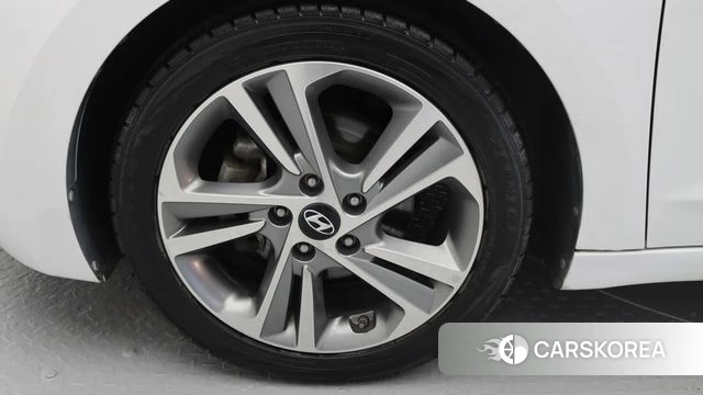 Hyundai Avante AD id 3829201 из Кореи 15