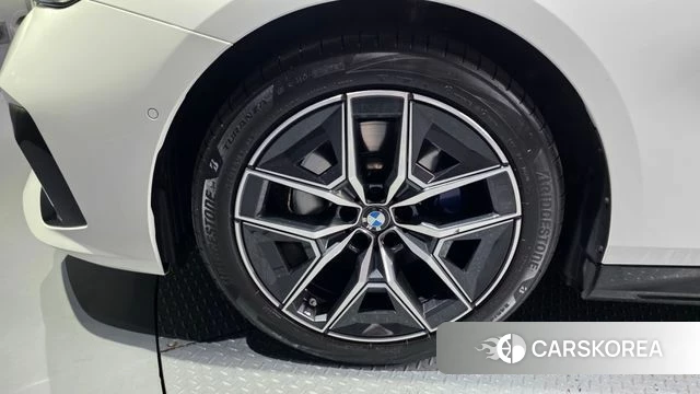 BMW 5 Series (G60) id 4578495 из Кореи 33