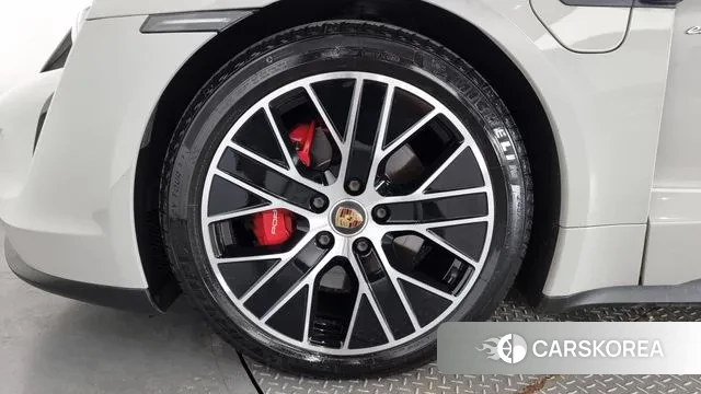 Porsche Taycan id 3075724 из Кореи 15