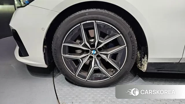 BMW 5 Series (G60) id 3538517 из Кореи 15