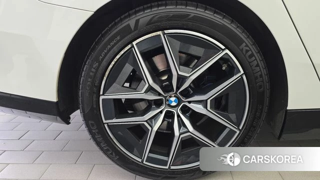 BMW 5 Series (G60) id 4847782 из Кореи 27