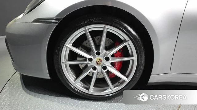 Porsche 911(992) id 4317619 из Кореи 25