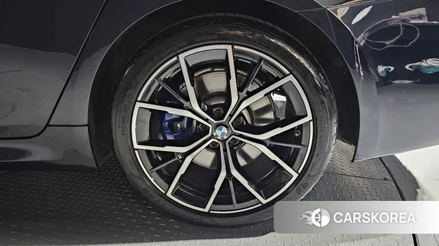 BMW 5 Series (G30) id 3378631 из Кореи 15