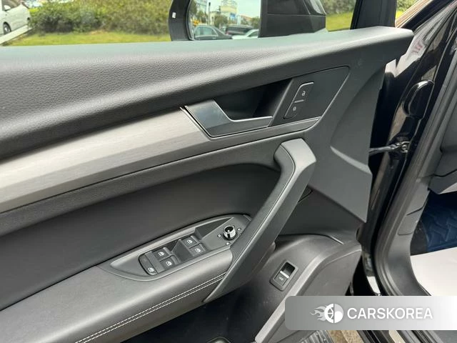 Audi Q5L id 3857939 из Китая 25