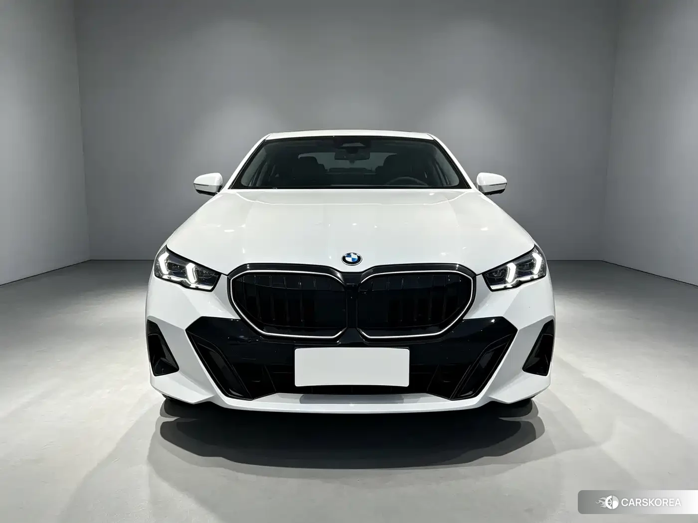BMW 5 series 2026 Белый из Китая, фото 5