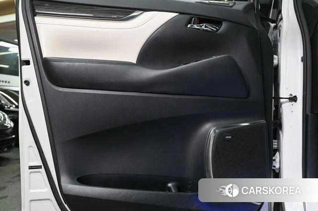 Lexus LM id 4307790 из Китая 20