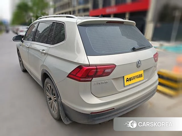 Volkswagen Tiguan L 2020 Серебристо-серый из Китая, фото 5