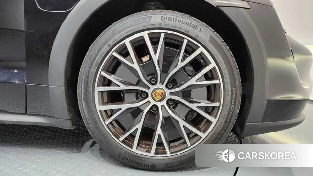 Porsche Taycan id 3883641 из Кореи 15