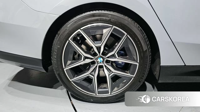 BMW 5 Series (G60) id 3838288 из Кореи 15