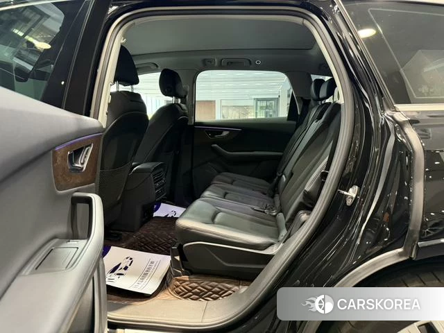 Audi Q7 2024 Черный из Китая, фото 5