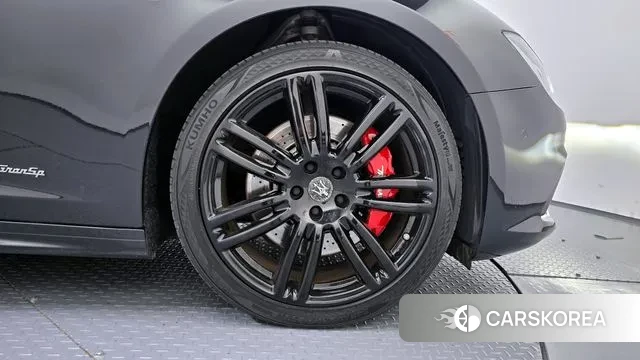Maserati Ghibli id 3233834 из Кореи 15