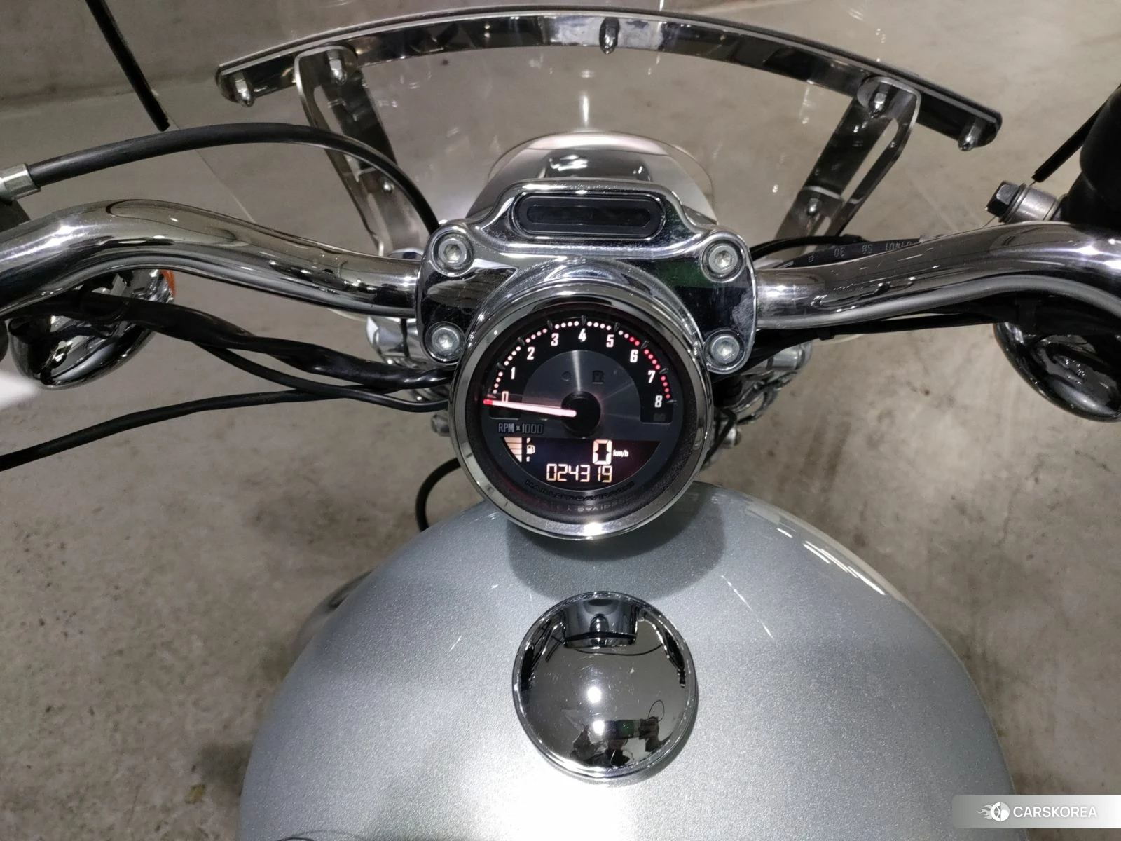 Проданный Harley-Davidson Sportster XL1200C 2011 из Японии, фото 4
