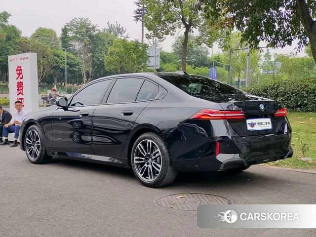 BMW 5 series (imported) 2025 Черный из Китая, фото 5