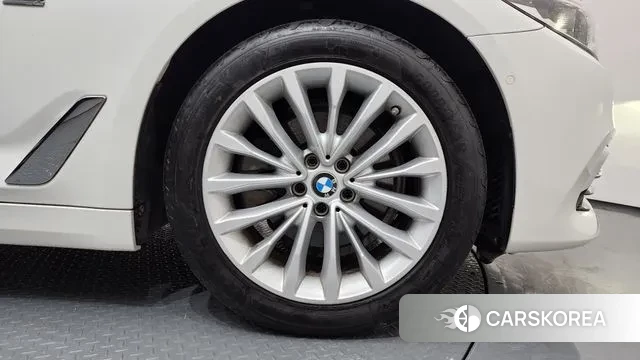 BMW 5 Series (G30) id 3737201 из Кореи 15