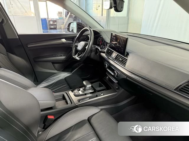 Audi Q5L 2021 Черный из Китая, фото 6
