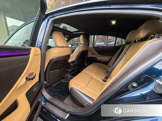 Lexus ES id 4209378 из Китая 12