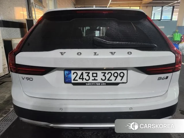 Volvo V90 Cross-Country 2023 Белый из Кореи, фото 6