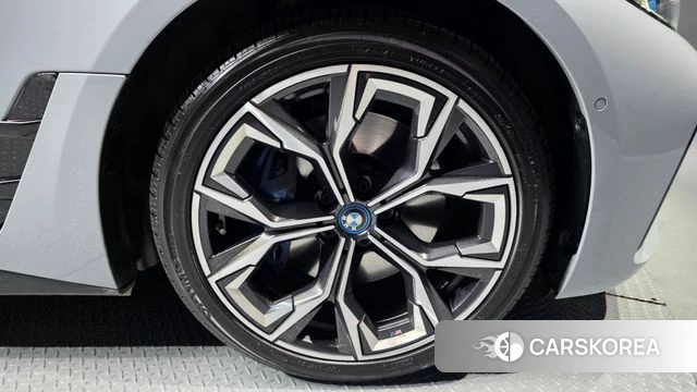 BMW i4 id 3871392 из Кореи 15