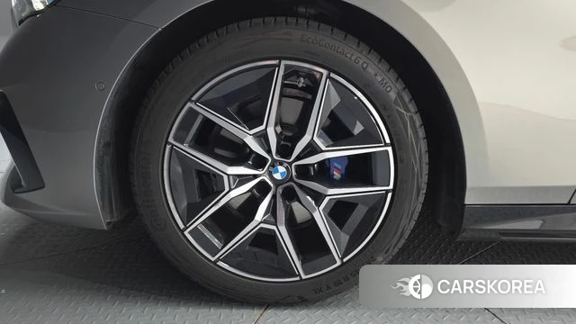 BMW 5 Series (G60) id 3909253 из Кореи 15