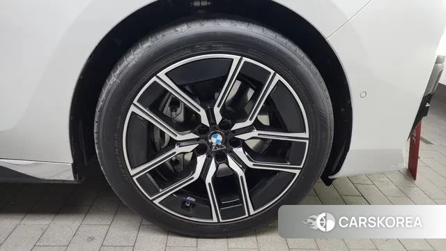 BMW 7 Series (G70) id 3610197 из Кореи 15