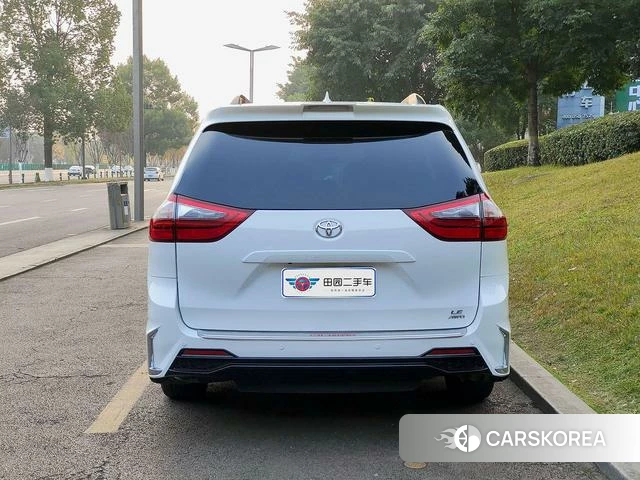 Toyota Sienna 2021 Белый из Китая, фото 5