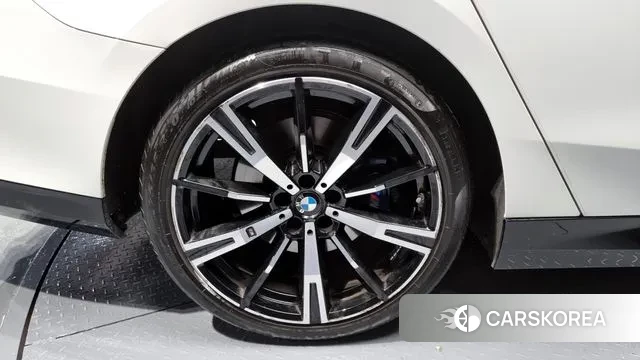 BMW 5 Series (G60) id 3399882 из Кореи 15