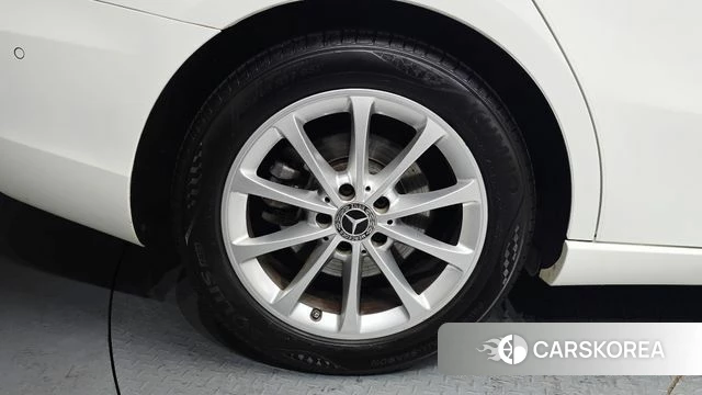 Mercedes-Benz A-Class W177 id 4651860 из Кореи 28