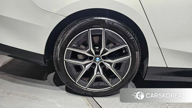 BMW 5 Series (G60) id 4571036 из Кореи 26