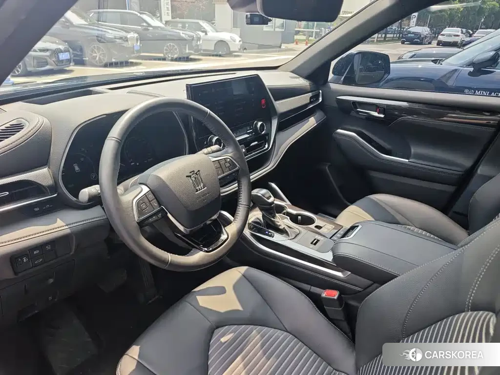 Toyota Crown 2023 Черный из Китая, фото 5