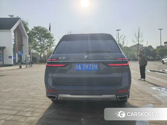 BMW X7 2023 Серебристо-серый из Китая, фото 6