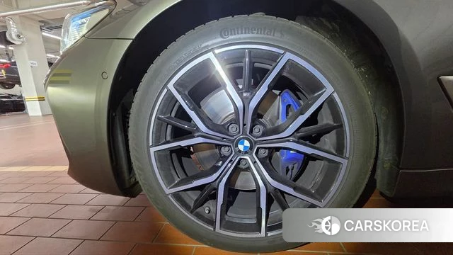 BMW 5 Series (G30) 2022 Серебристо-серый из Кореи, фото 5