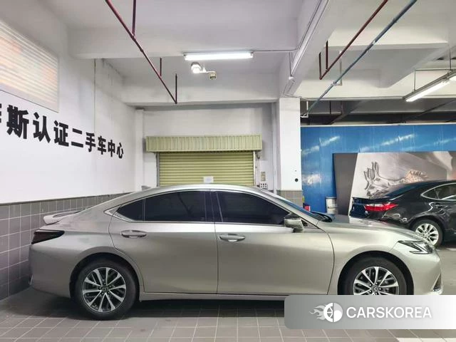 Lexus ES id 4300344 из Китая 17