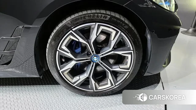 BMW i4 id 3442664 из Кореи 15