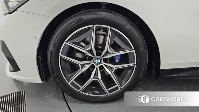 BMW 5 Series (G60) id 3327649 из Кореи 15